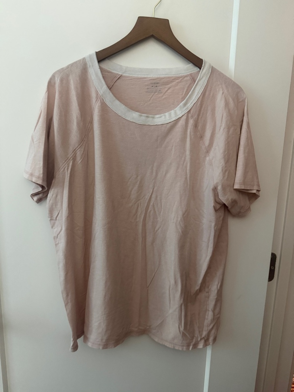 Aerie light pink tshirt with white detailing